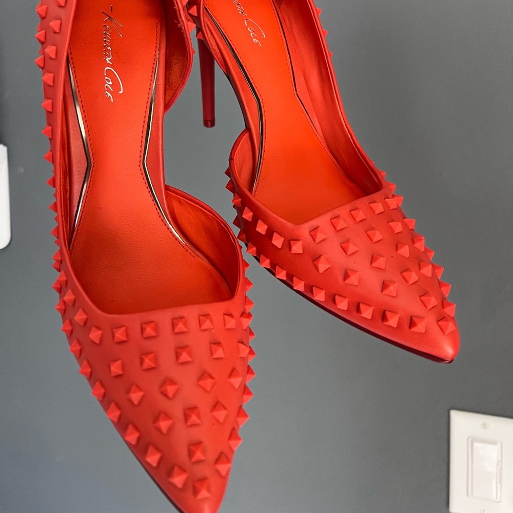 New Kenneth Cole orange studs pump size 7.5